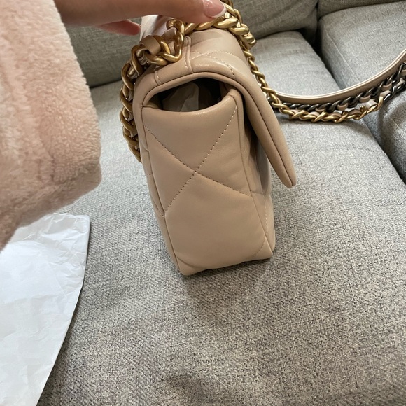 SOLD Chanel 19 21k beige - Picture 2 of 9